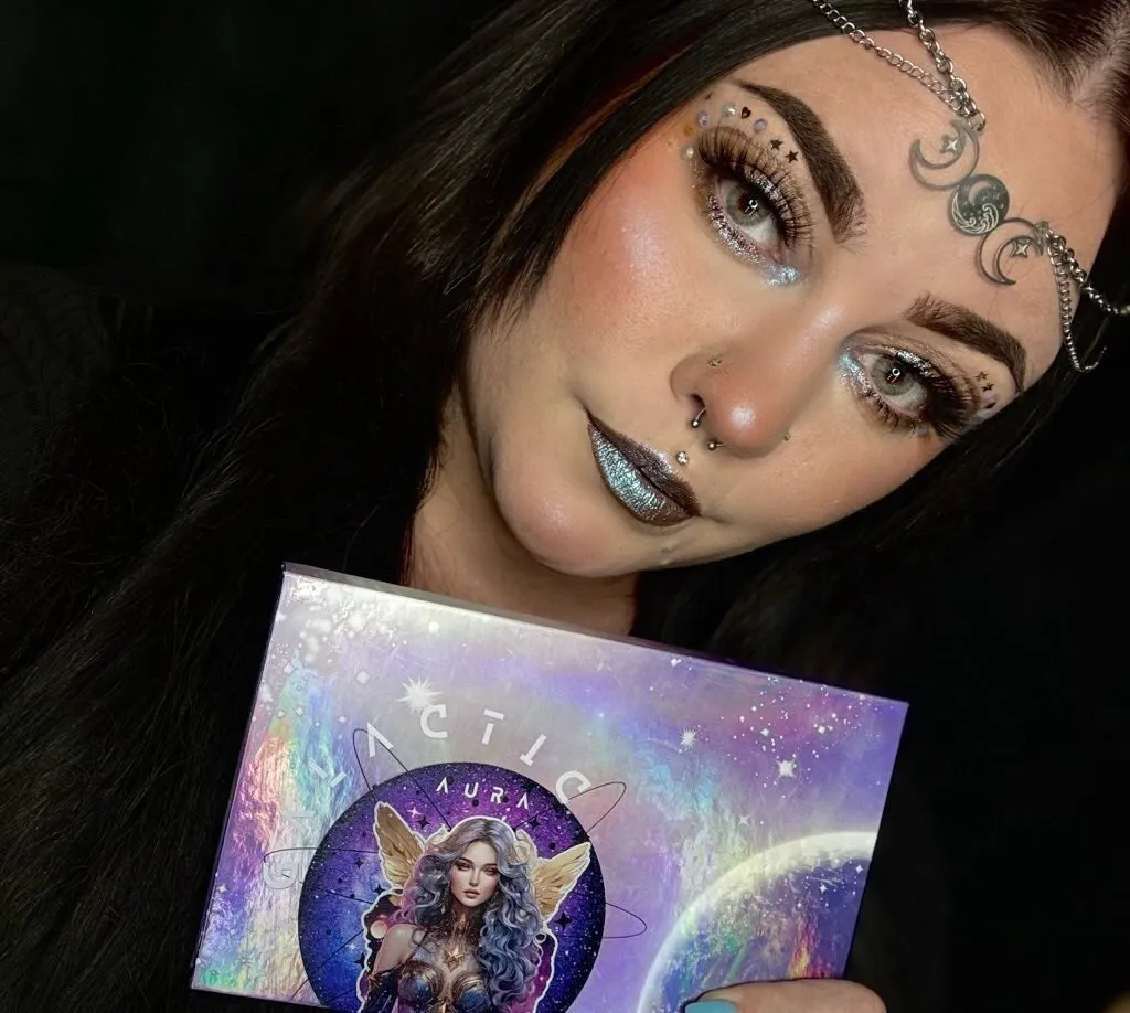 Galactic Aura Duo Chrome Eyeshadows Palette